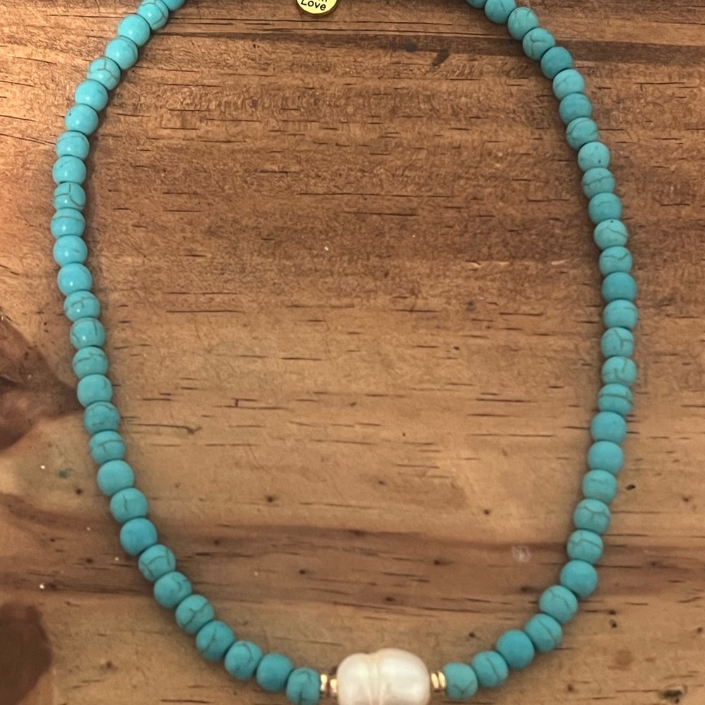 Turquoise Beaded Necklace with Pearl and Gold Accent shocker
